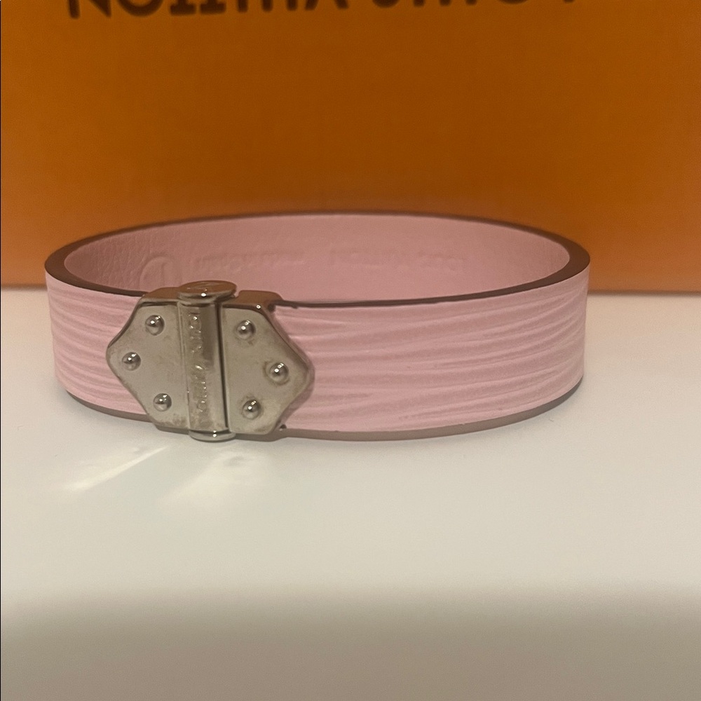Louis Vuitton Rose Clair Pink Epi Spirit Leather Bracelet Size 19 - Picture 2 of 4